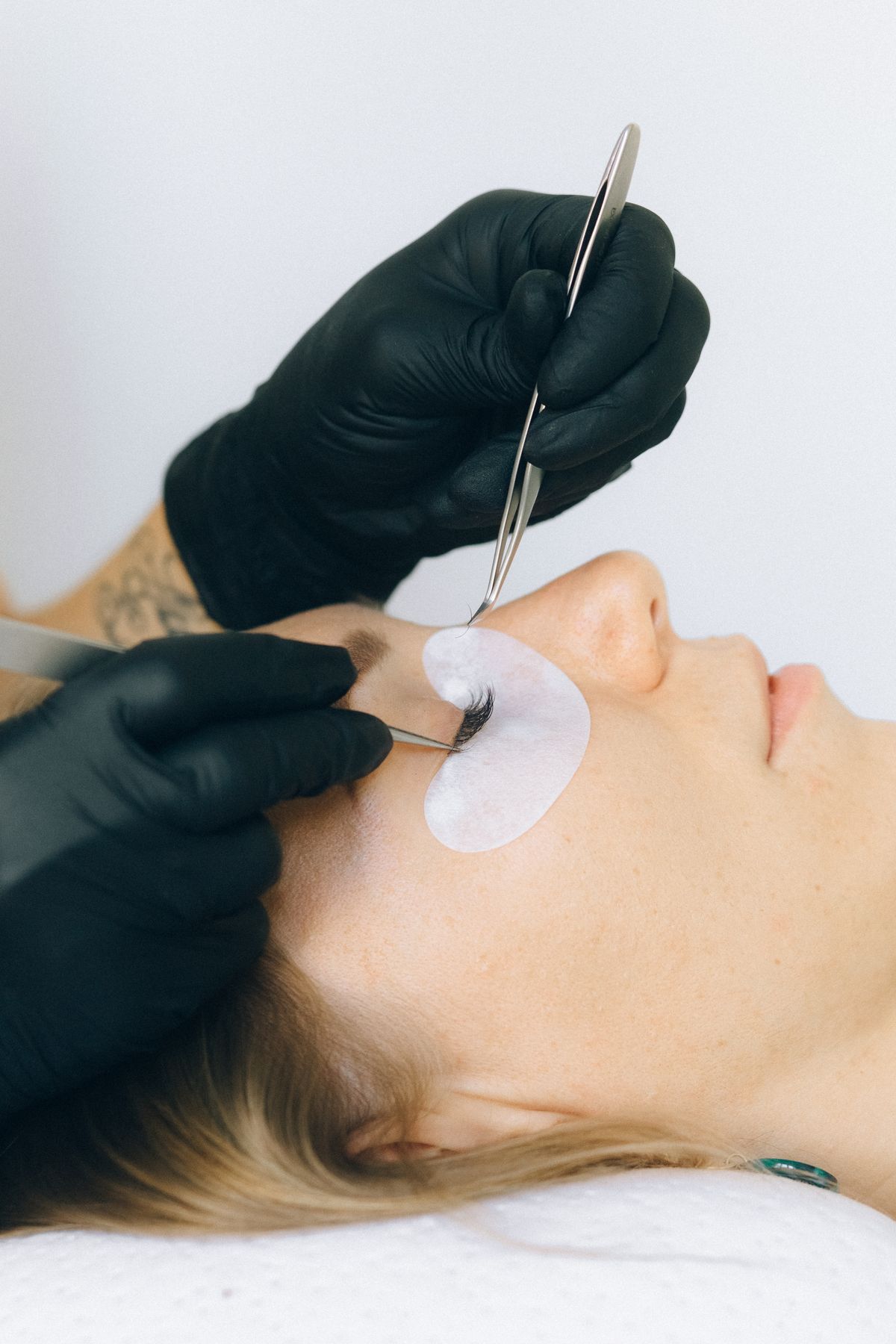 Lash lifting